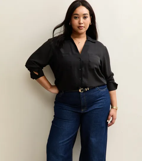 Women's Plus Size Black Front Pocket V-Neck Shirt Curves