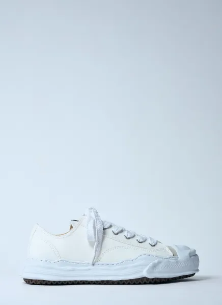 Hank Low Top Sneakers
