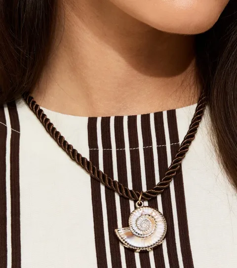 Cream Seashell Pendant Rope Necklace