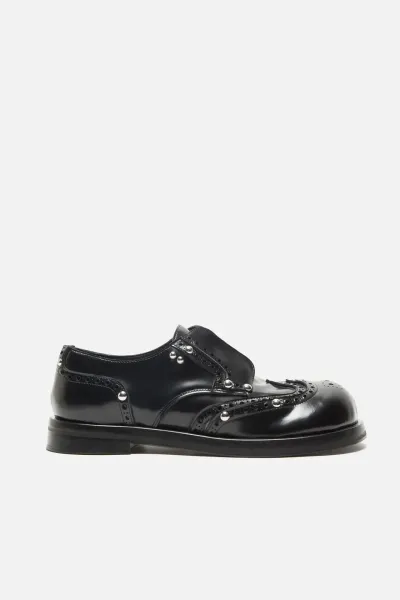 Lace-up leather shoes