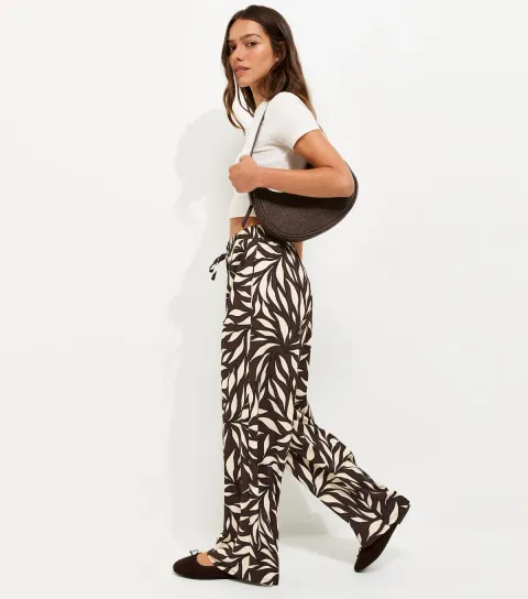 Women's Petite Brown Leaf Print Crinkle Texture Wide Leg Trousers