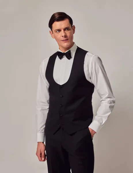 Hawes & Curtis Slim Fit Pure Wool Waistcoat Black
