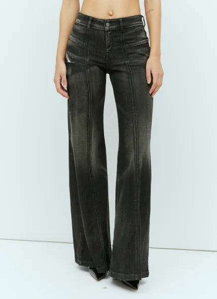 D-Akii Flared Jeans