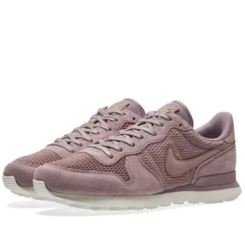 Internationalist Premium W