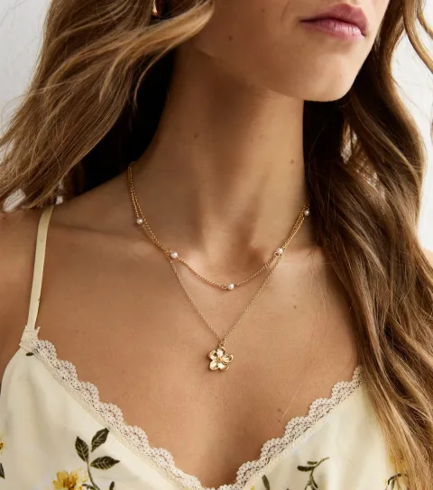 Gold Tone 2 Layer Flower Pendant Necklace
