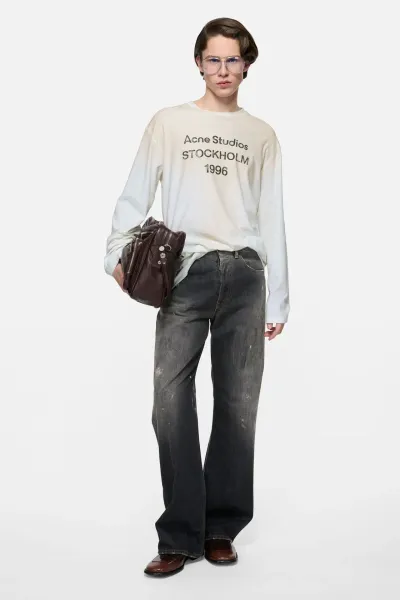 Sprayed 1996 logo t-shirt