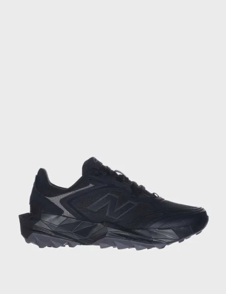 New Balance Tektrel Utility Side Detail Sports Trainers Black/Black