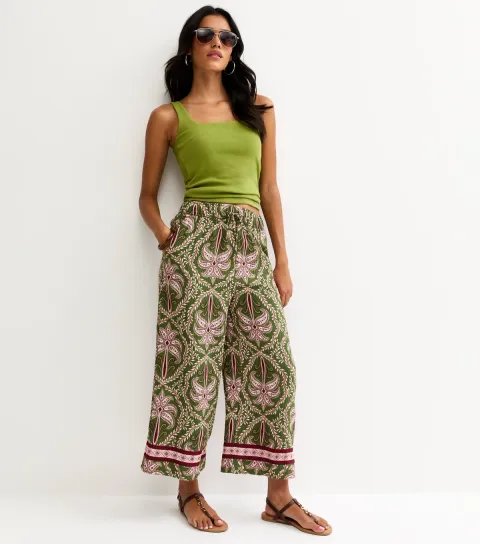 Women's Green Palm Tree Print Cropped Wide Leg Trousers