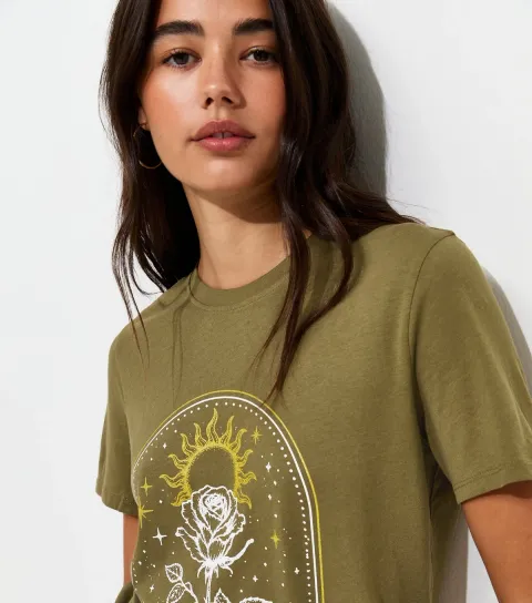 Women's Green Cotton The Rose Mystic Print Relaxed T-Shirt