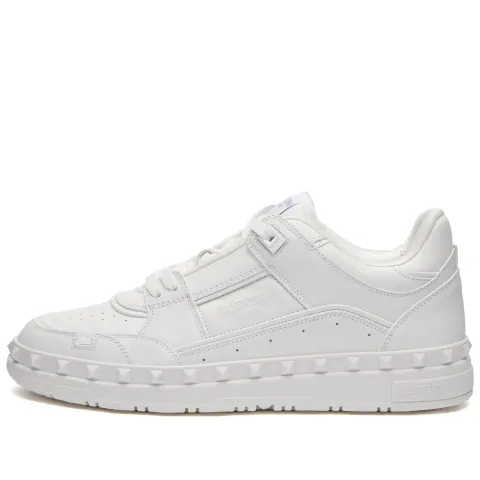 Free Dots Court Sneaker