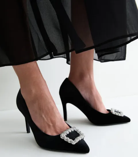 New Look Women's Wide Fit Black Velvet Embellished Buckle Court Shoes Vegan