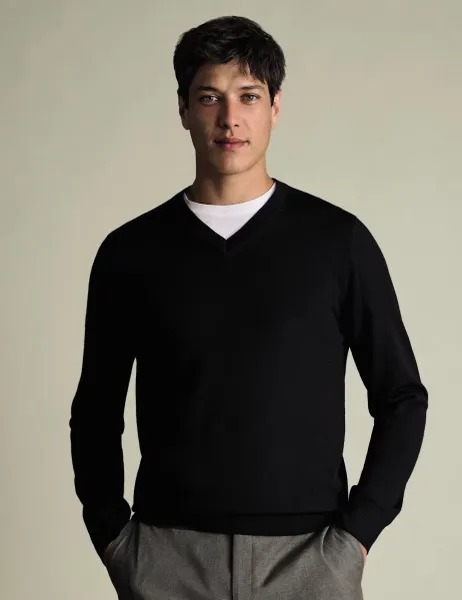 Charles Tyrwhitt Pure Wool V-Neck Jumper Black