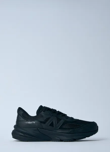 990 Sneakers