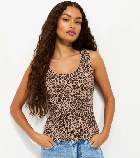 Women's Petite Brown Leopard Print Scoop Neck Vest