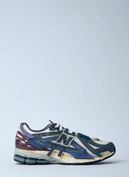 1906A Sneakers