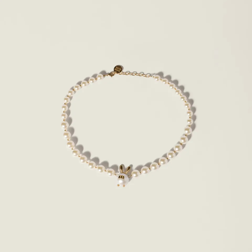 Metal and pearl necklace