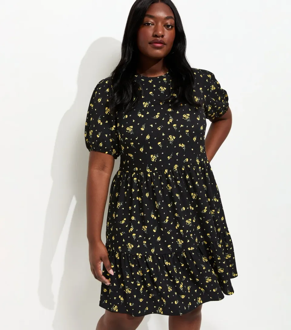 Women's Plus Size Black Ditsy Print Tiered Smock Mini Dress Curves