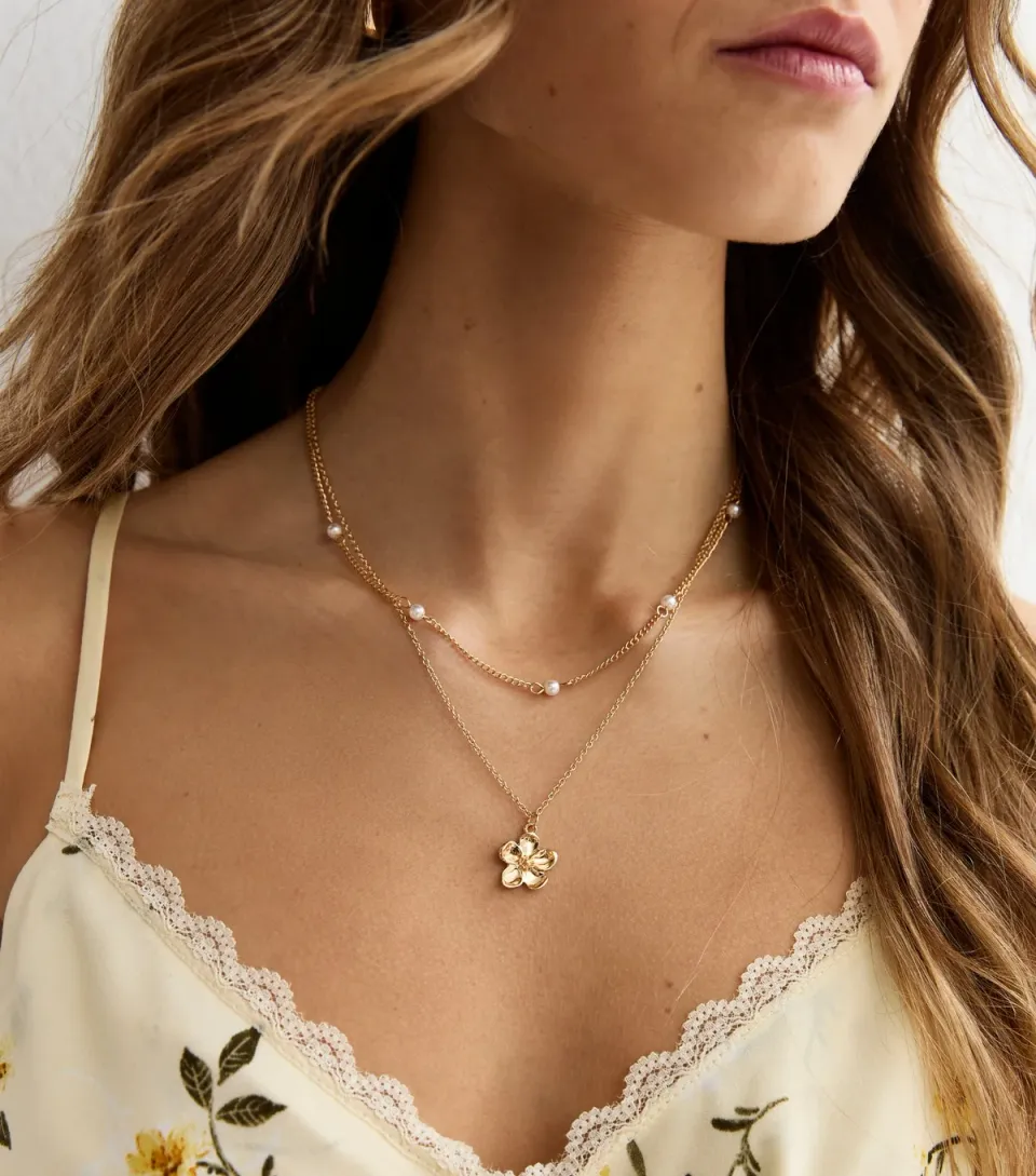 Gold Tone 2 Layer Flower Pendant Necklace