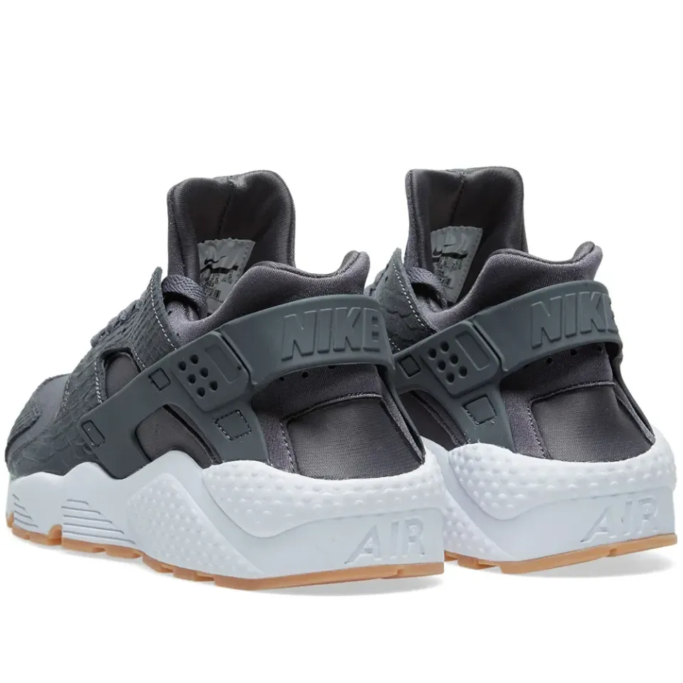 W Air Huarache Run SE