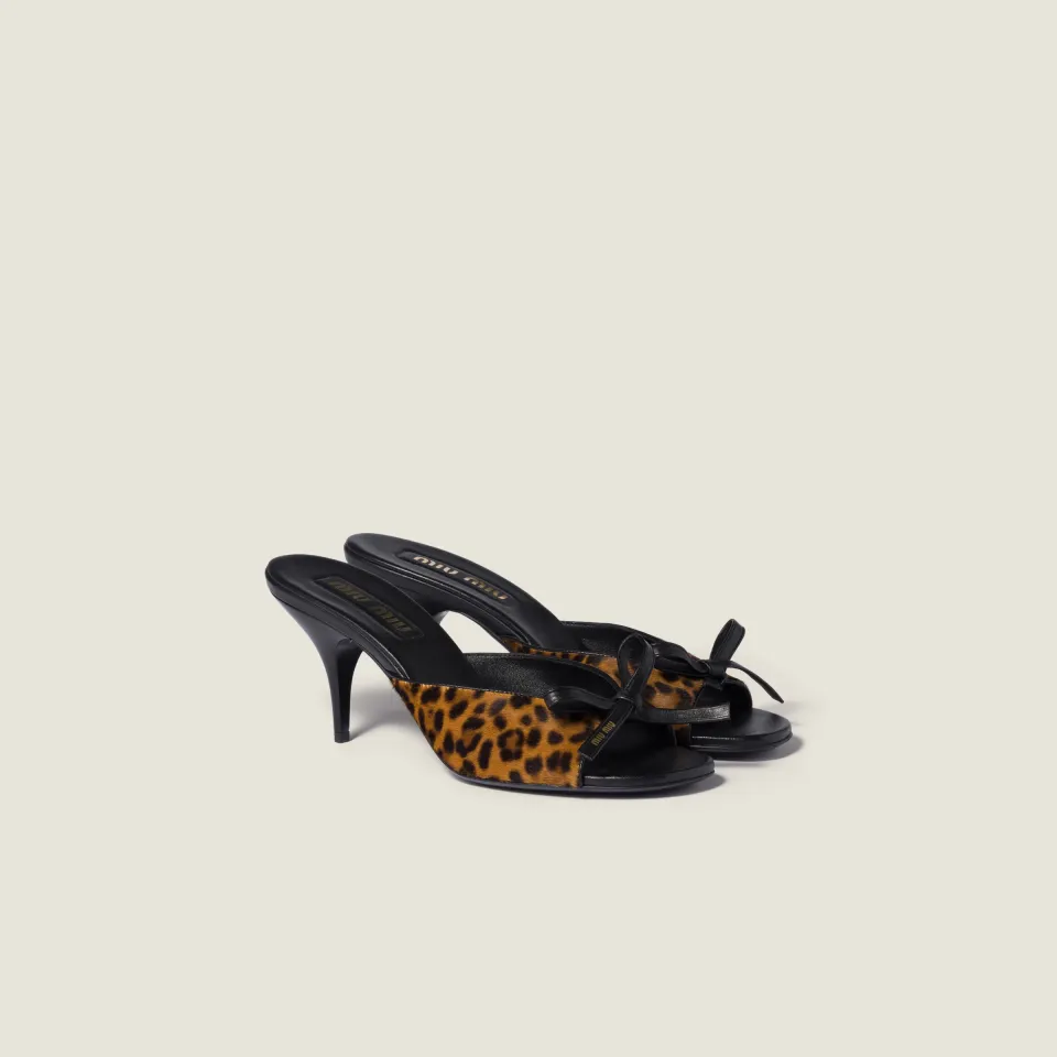 Printed leather sandals with bow