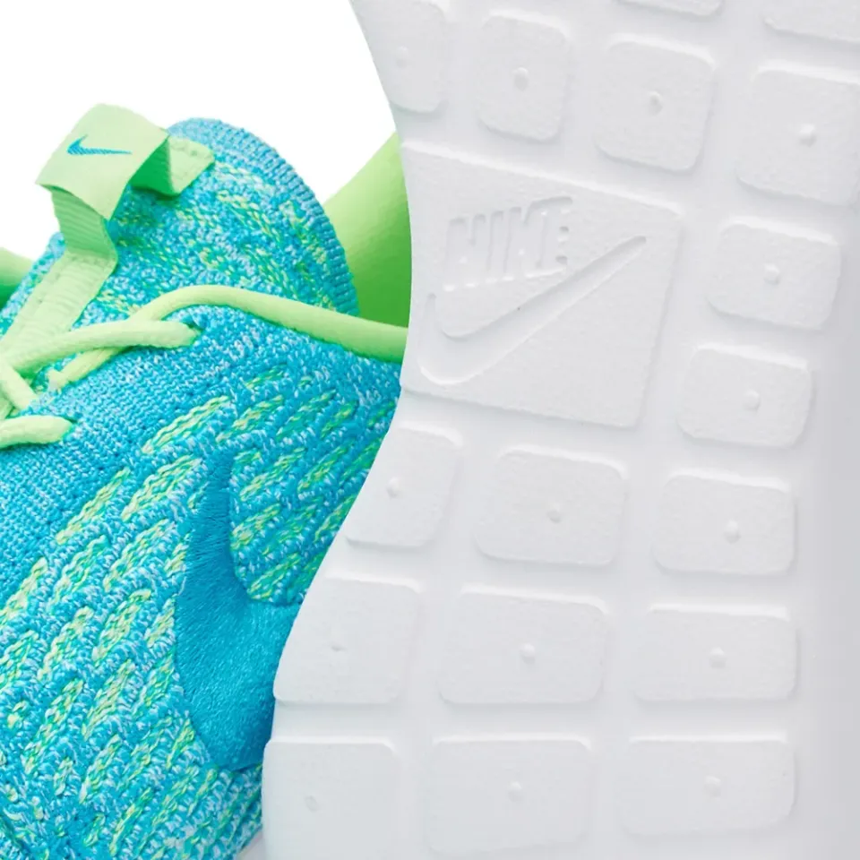 W Roshe One Flyknit
