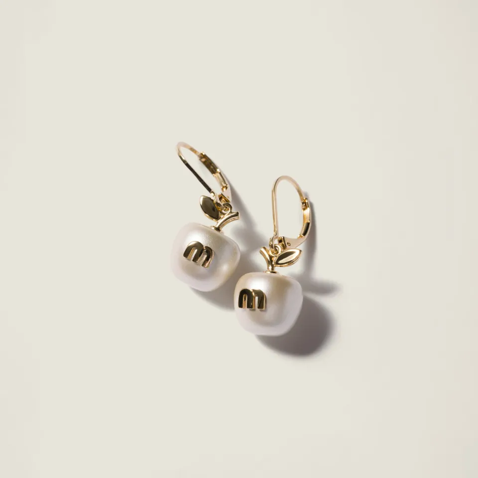 Metal earrings with pendant