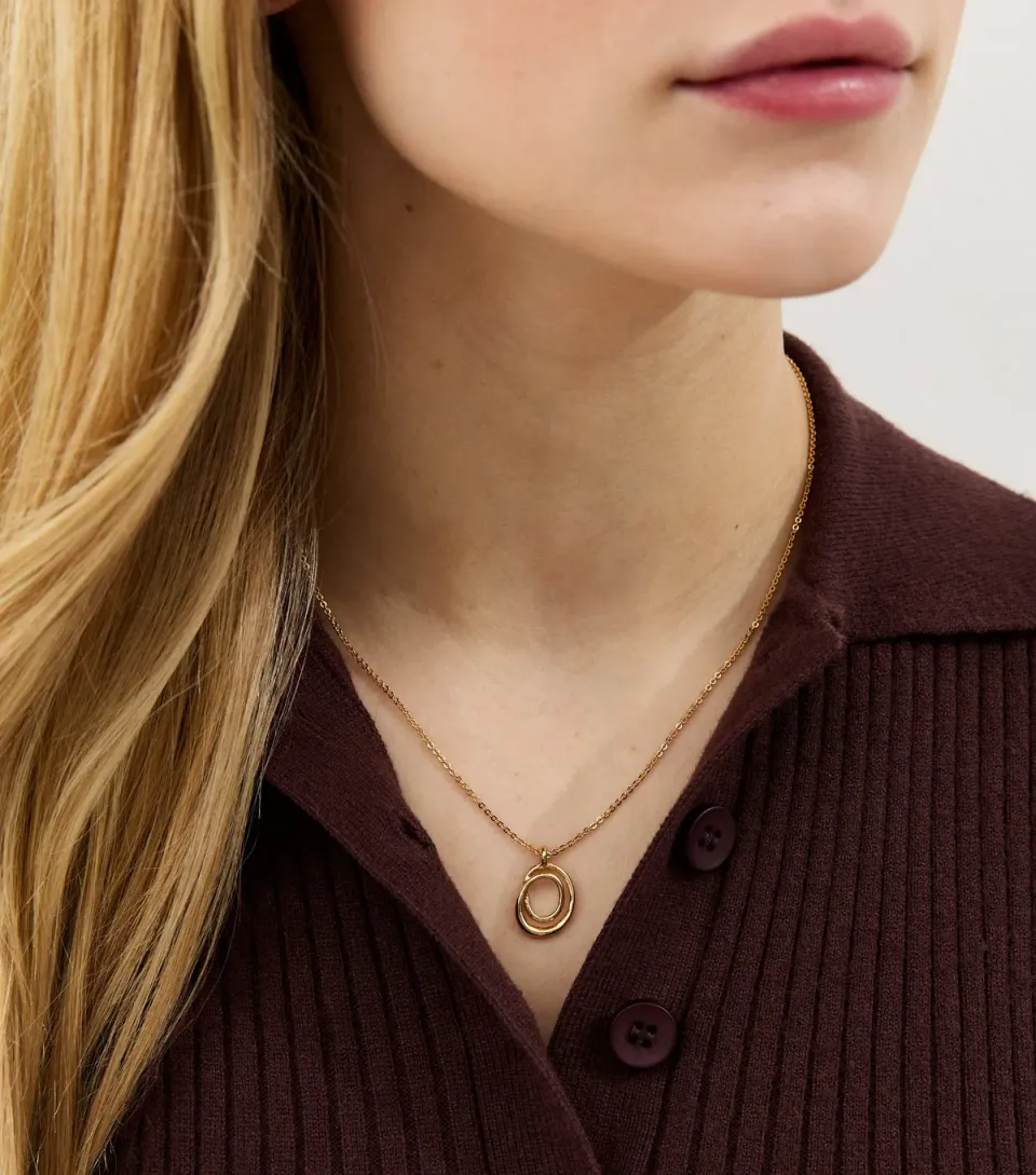 18ct Gold Plated Swirly Oval Pendant Necklace