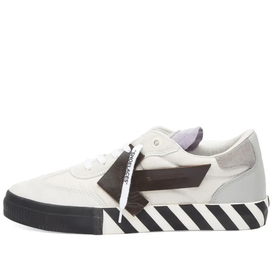 Floating Arrow Low Vulcanised Sneaker