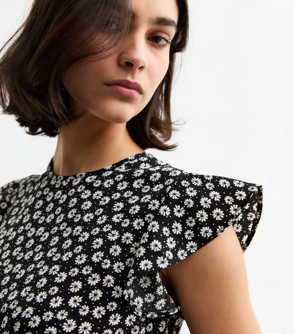 Women's Black Ruffled Sleeve Floral Print Top