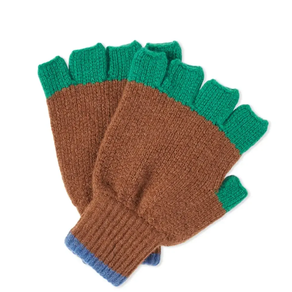 Howlin' No Fingers in There Gloves