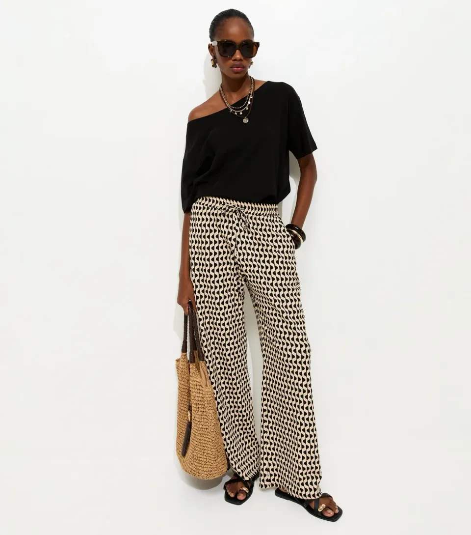 Women's Black Geometric Crinkle Wide Leg Trousers