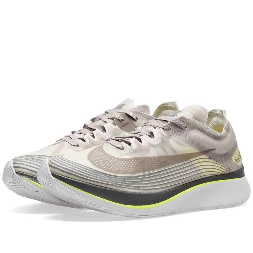 Zoom Fly
