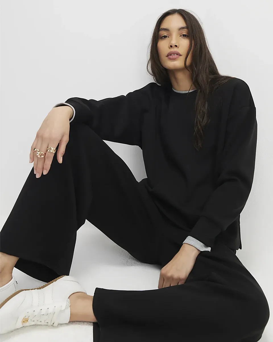 Black Premium Sweatshirt