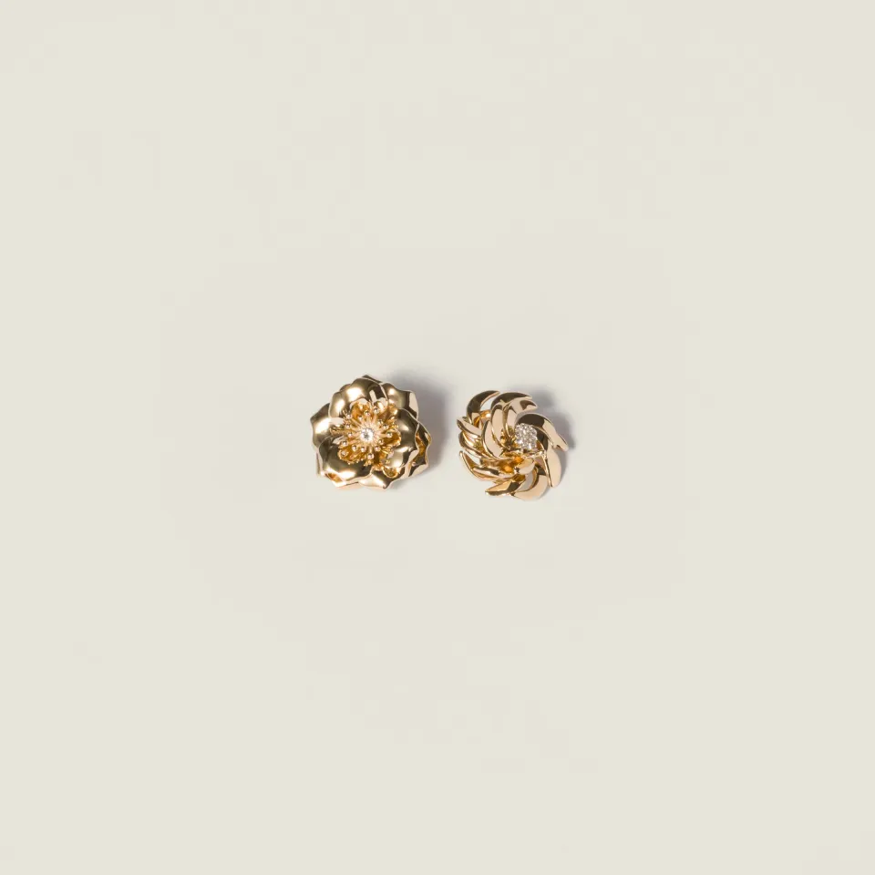 Metal earrings with crystals