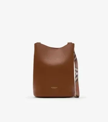 Small Leather Bucket Bag in Tawny brown