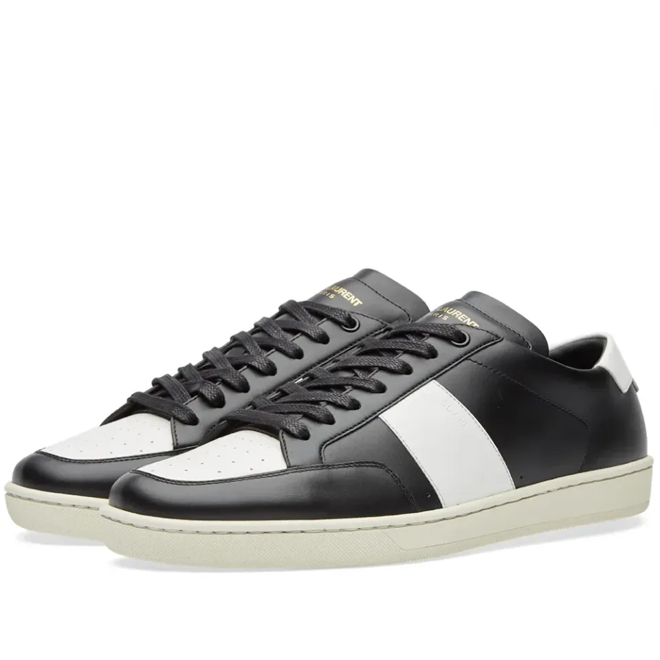 10 Low Top Sneaker