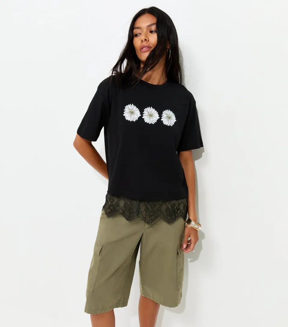 Women's Black Cotton Boxy Daisy Print Lace Hem T-Shirt
