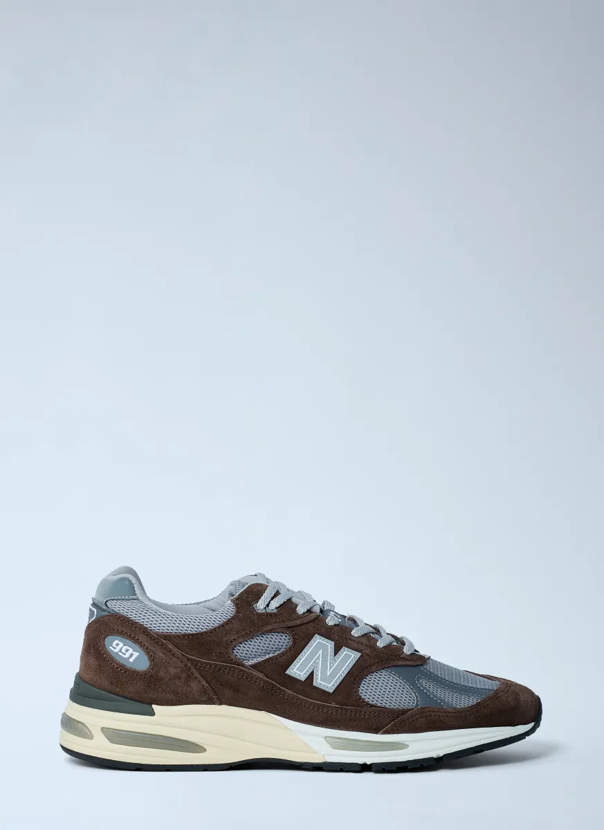 991v2 Sneakers