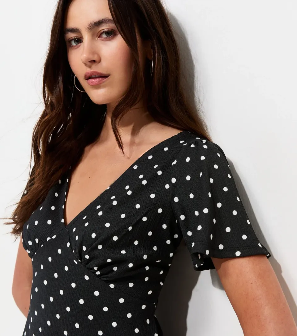 Women's Black Crinkled Polka Dot Flutter Sleeve Tea Blouse