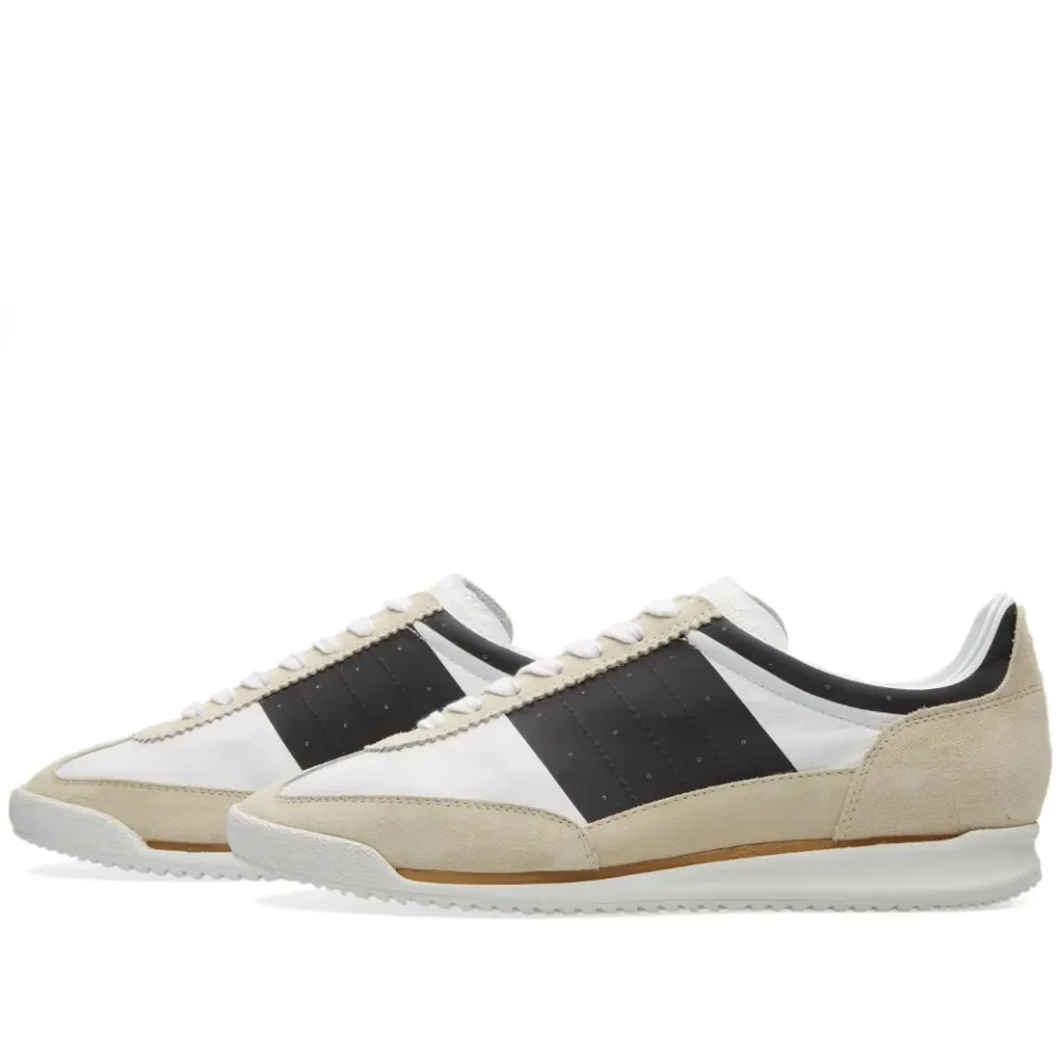 22 Retro Sneaker