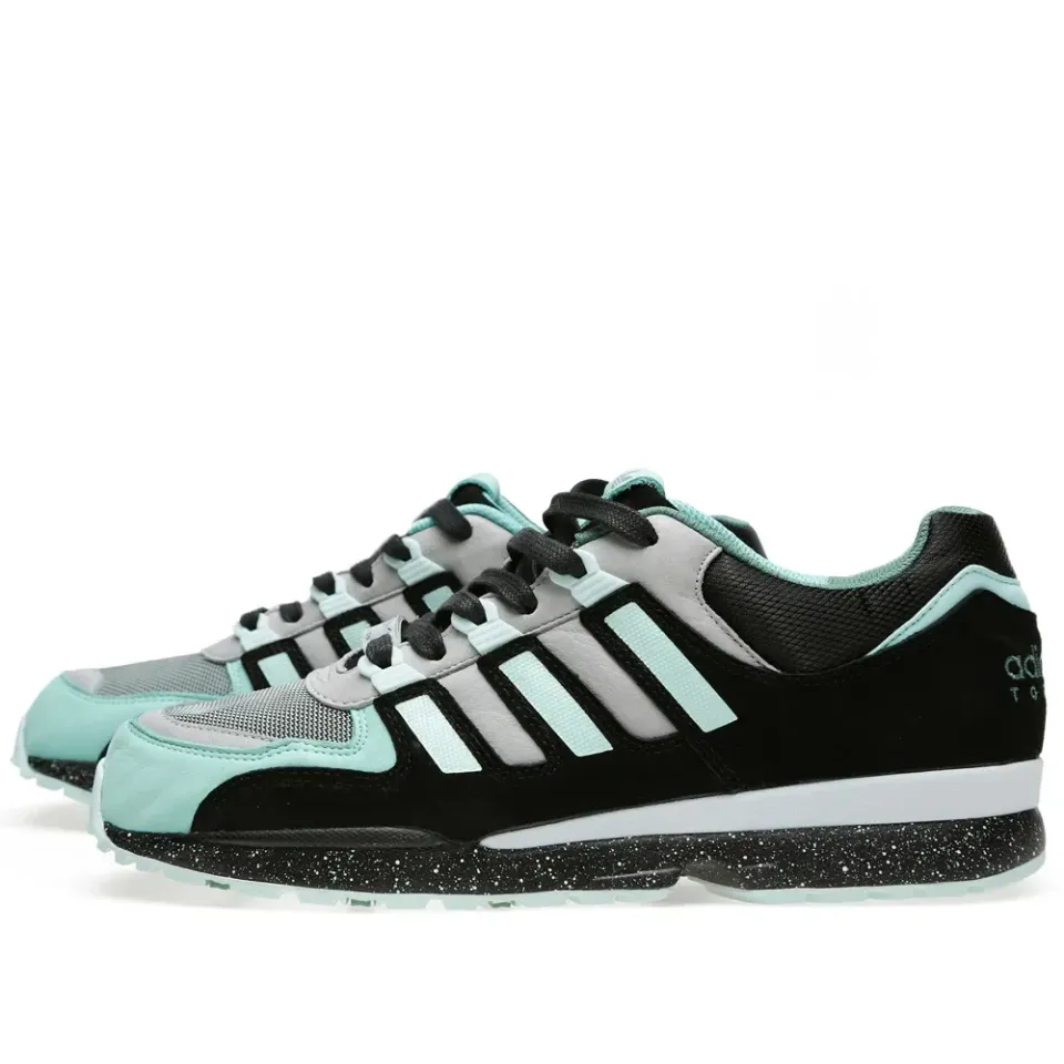 x Sneaker Freaker Torsion Integral S