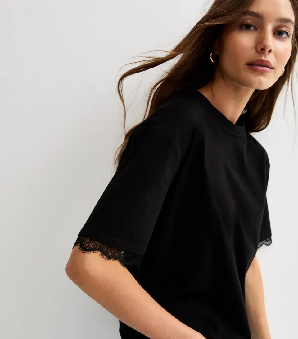 Women's Black T-Shirt Lace Hem Boxy T-Shirt