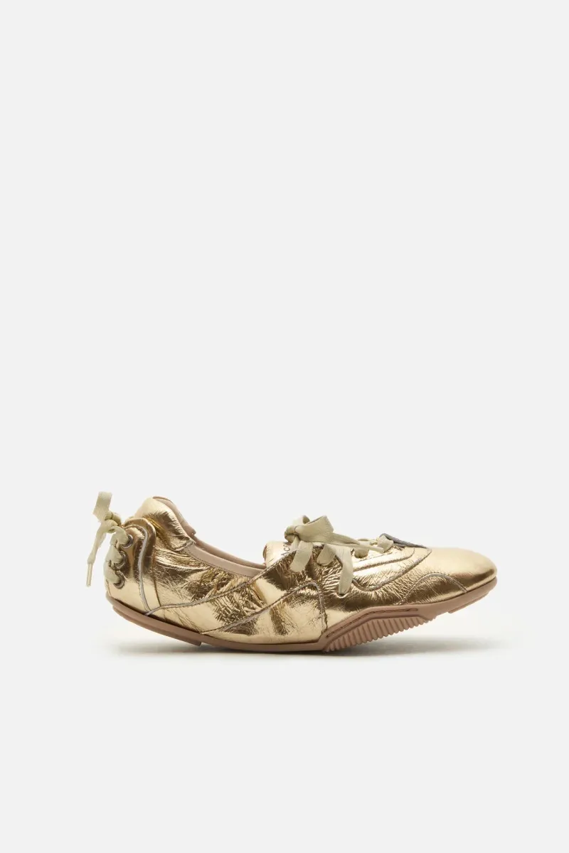 Lace-up leather shoes