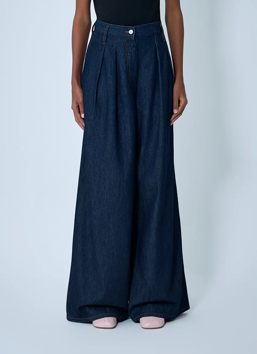 Pleated Jeans