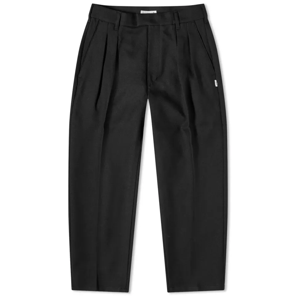 04 Tapered Chinos