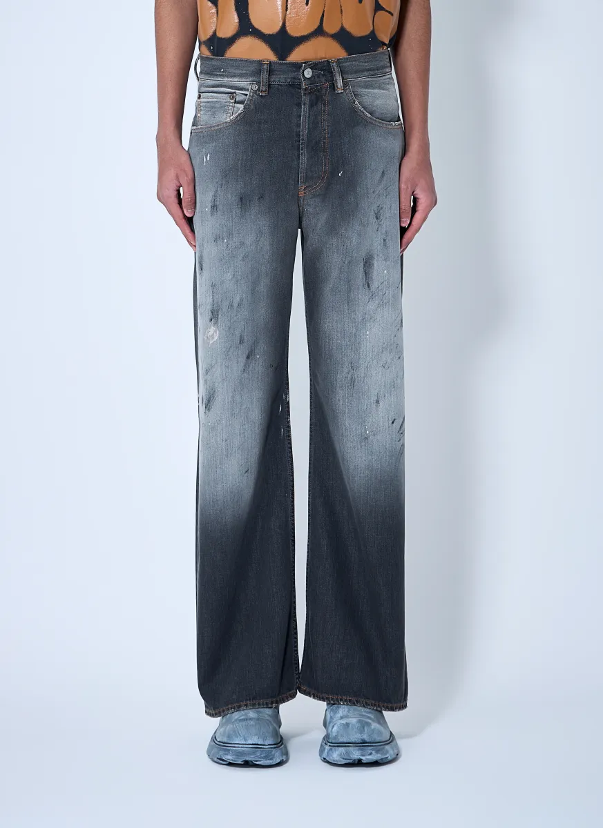 2021M Distressed Jeans