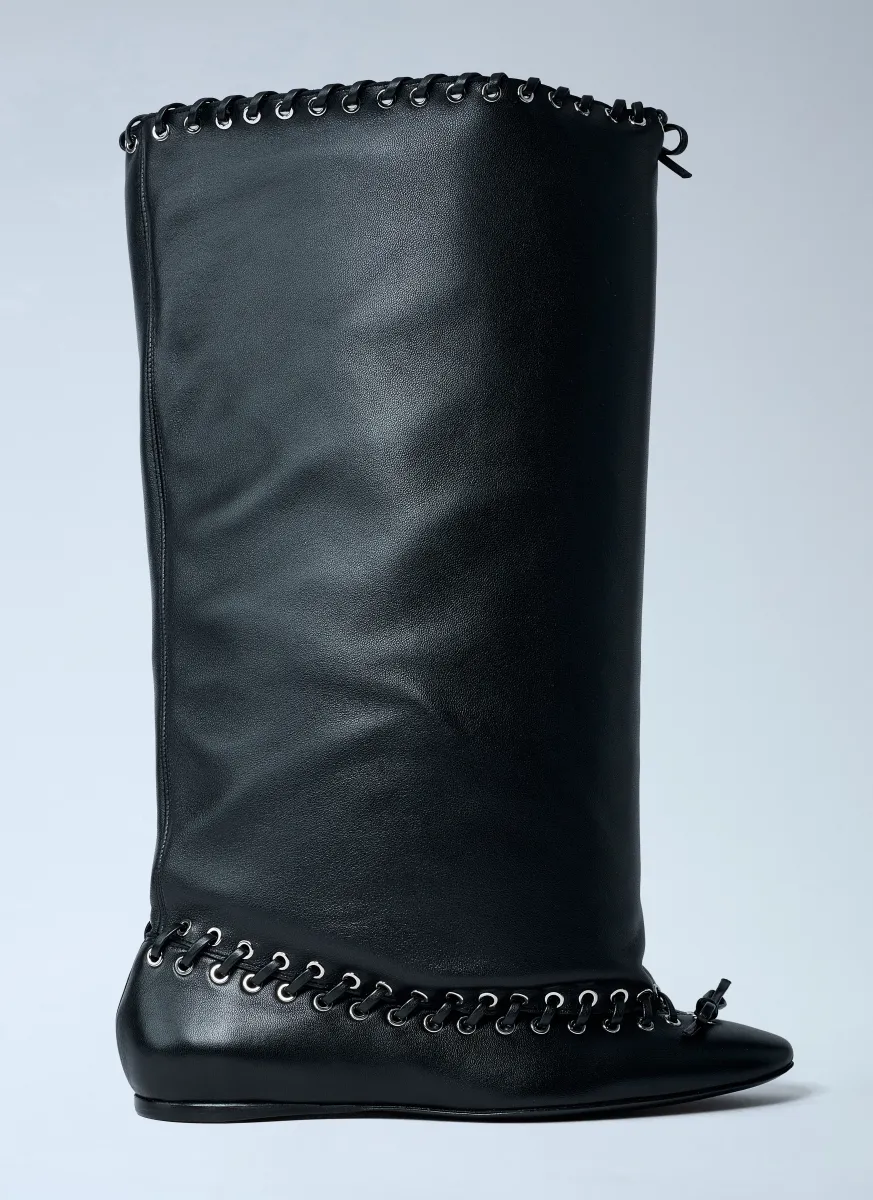 Level Flat Boots
