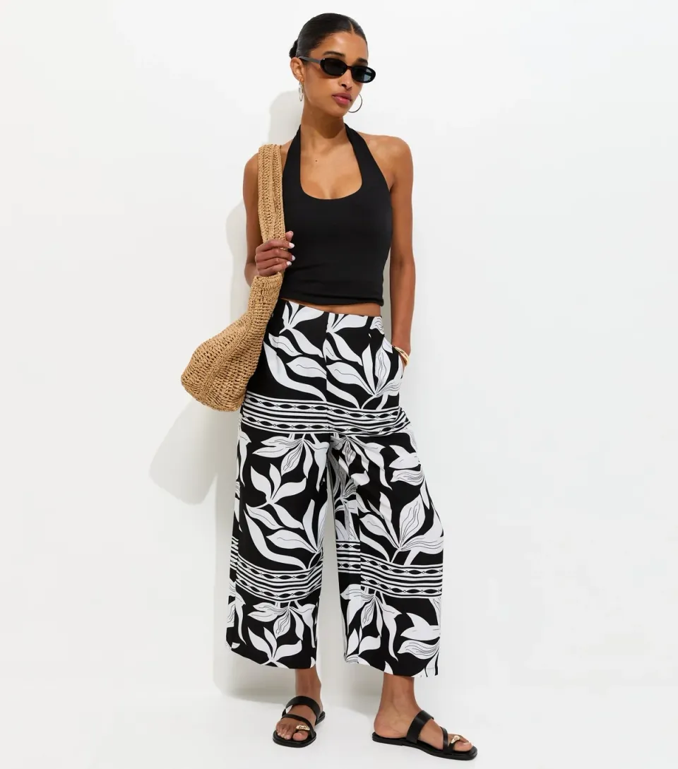 Women's Black Leaf Print Cropped Wide Leg Trousers