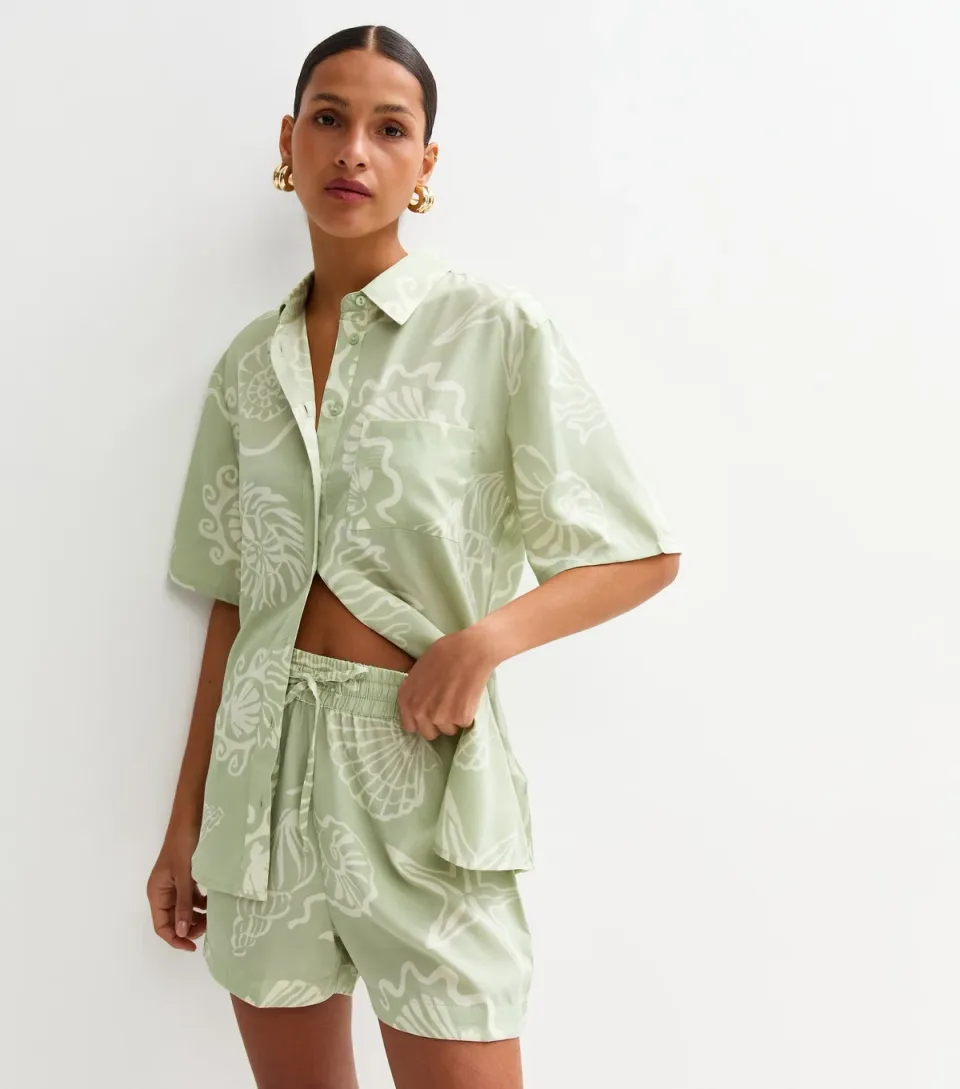 Women's Green Shell Print Collared Shirt
