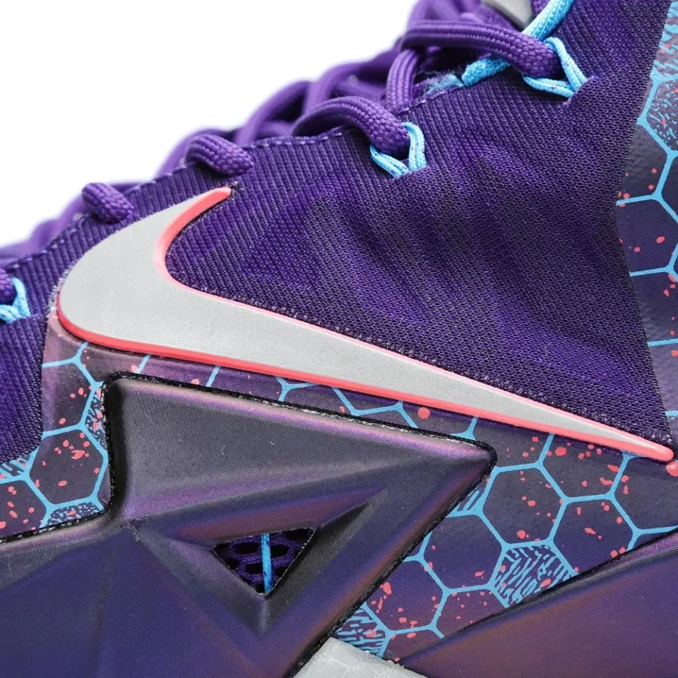 LeBron XI 'Hornets'